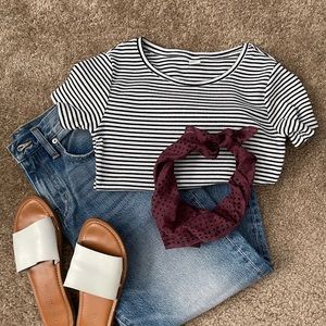 Old Navy Black and white rubbed t shirt size small.